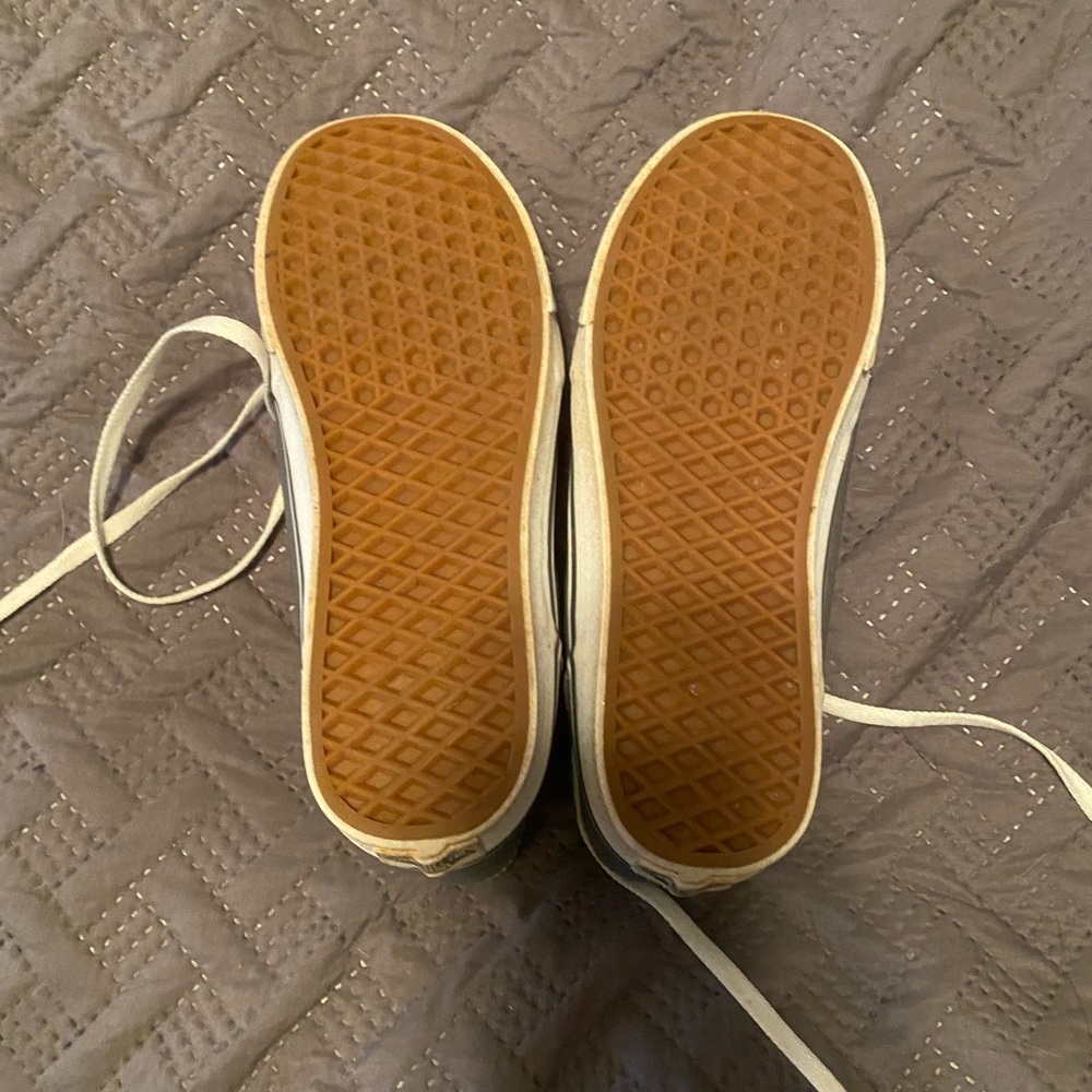 Vans - Picture 4 of 5